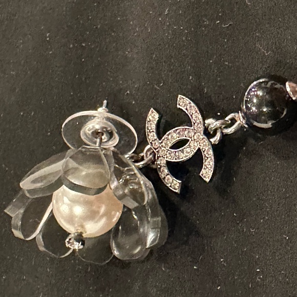 CHANEL Black & White Pearl CC Crystal Camellia Shoulder Duster Earrings. - Picture 4 of 6